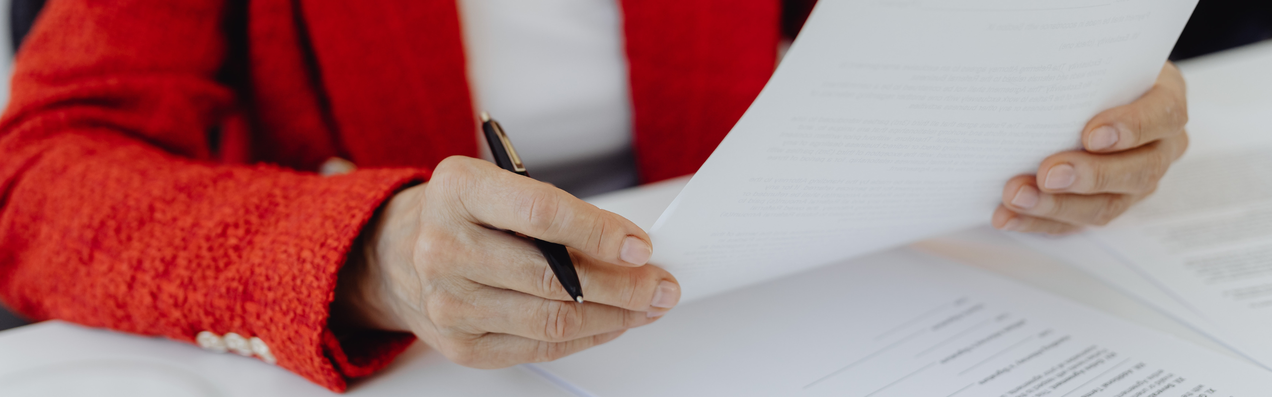 Umowa zlecenie 2026 bez tajemnic: kiedy ZUS, ile „na rękę”, jakie prawa + wzór do pobrania