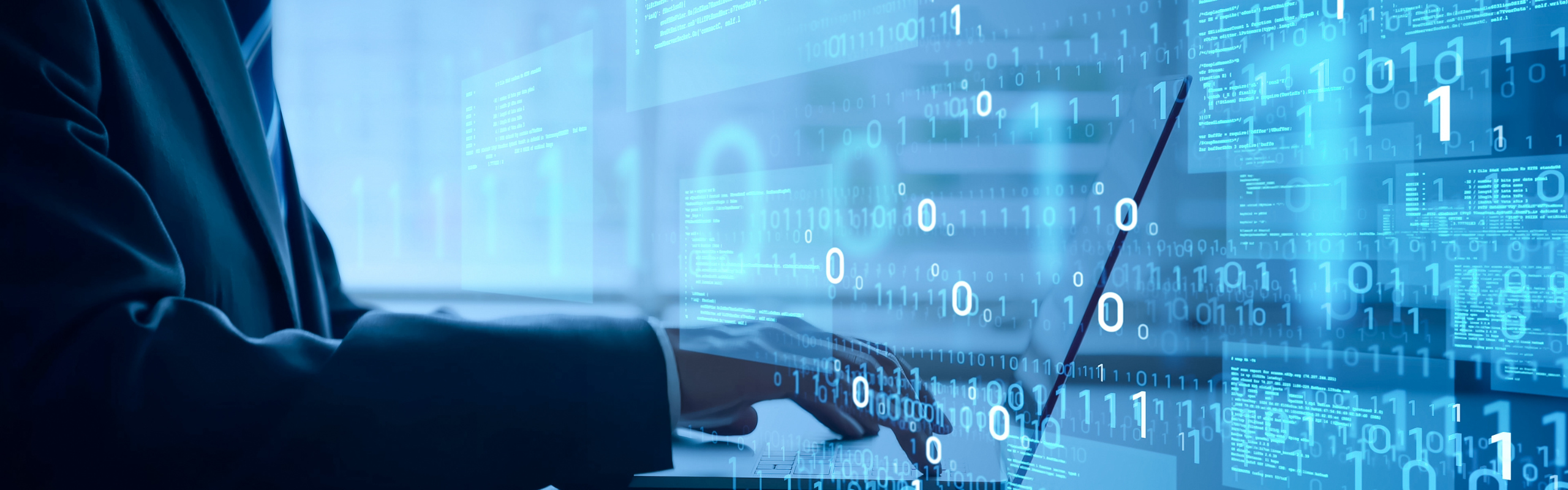 Człowiek piszący na klawiaturze na niebieskim tle, gdzie z komputera wybijają się algorytmy i liczby