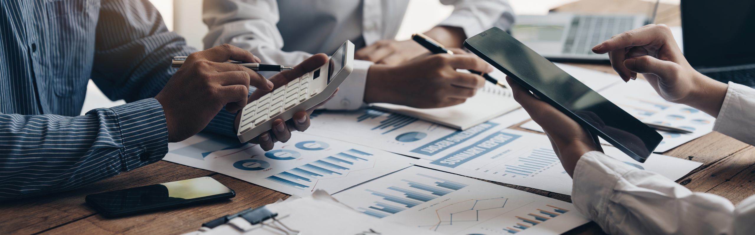 Fund managers team consultation and discuss about analysis I